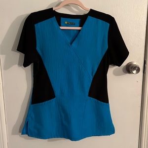 Medium scrub top